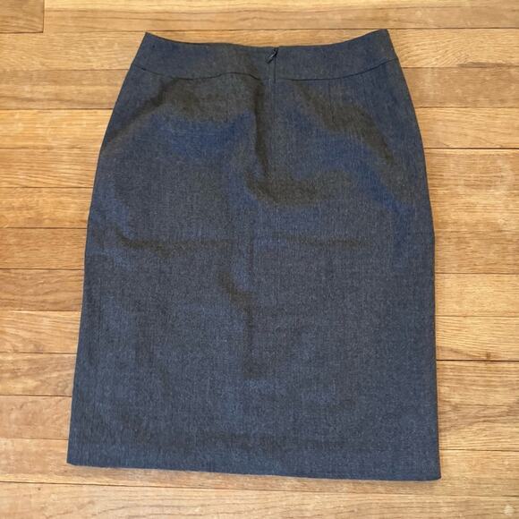 Talbots wool grey midi pencil skirt size 4
b20 - Picture 4 of 4